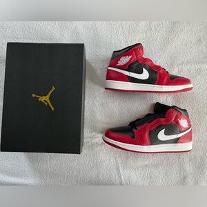 Air Jordan I Mid